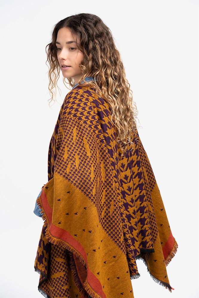 Abbacino Poncho con estampado de pata de gallo en ámbar En oferta