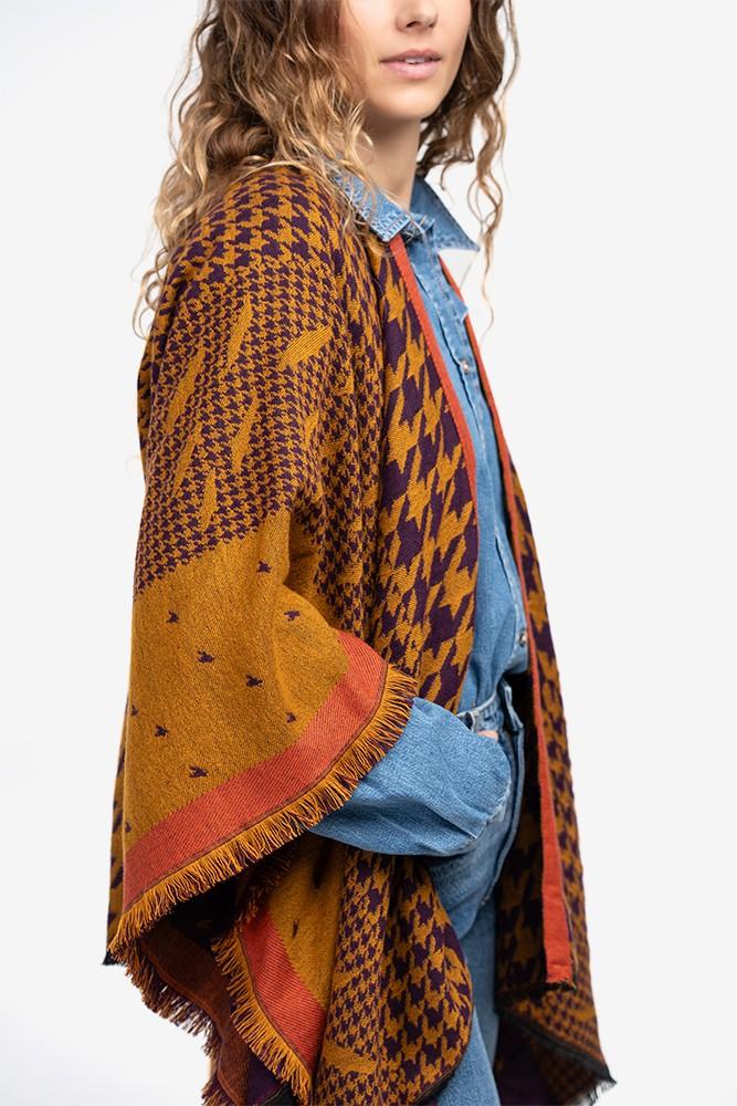 Abbacino Poncho con estampado de pata de gallo en ámbar En oferta