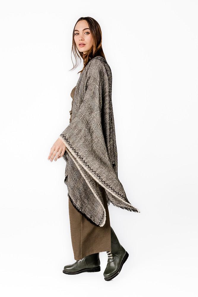 Abbacino Poncho con estampado lineal en negro Rebajas top