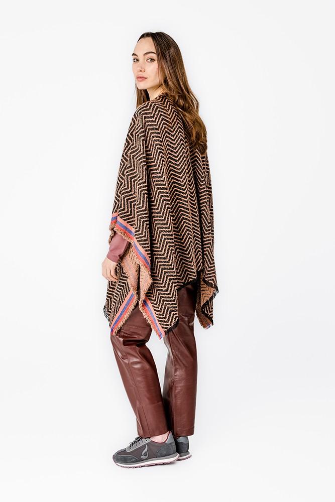 Abbacino Poncho con estampado geométrico en tonos rosas Envío gratis