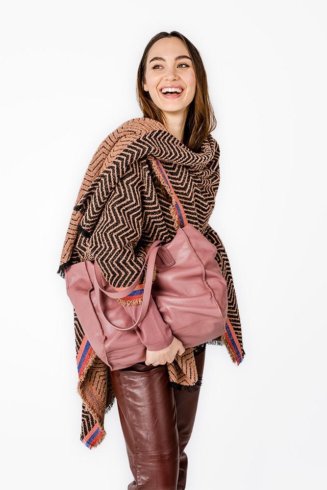 Abbacino Poncho con estampado geométrico en tonos rosas Envío gratis