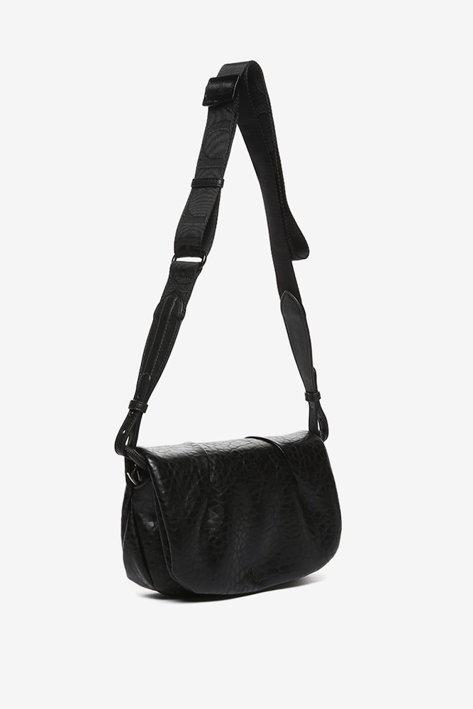 Abbacino Bandolera en materiales reciclados negro