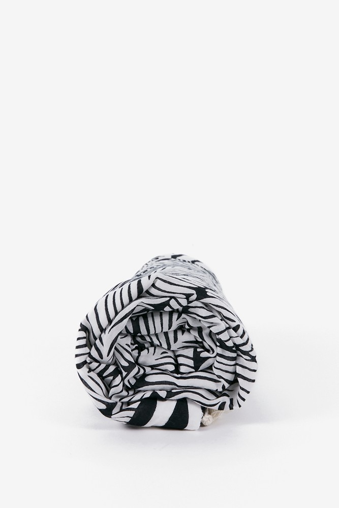 Abbacino Toalla de playa con estampado tropical en blanco y negro Tienda