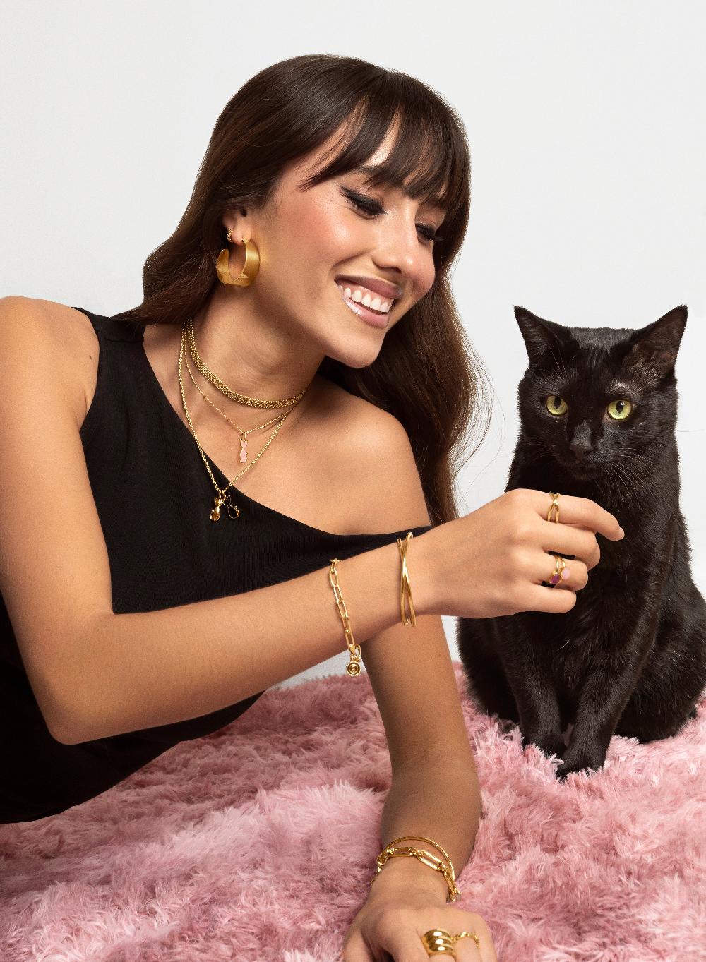 singularu Charm Salem Gato Enamel Black Baño Oro Descuento