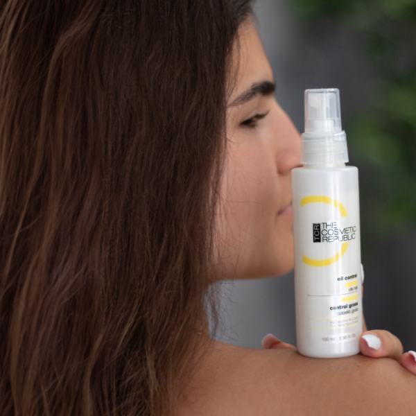 the cosmetic republic Oil control spray Venta caliente