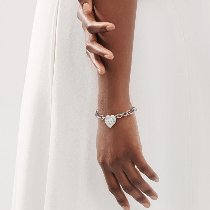 Tiffany & Co. Return to Tiffany™ Pulsera con insignia de corazón en plata Ahorra y exporta