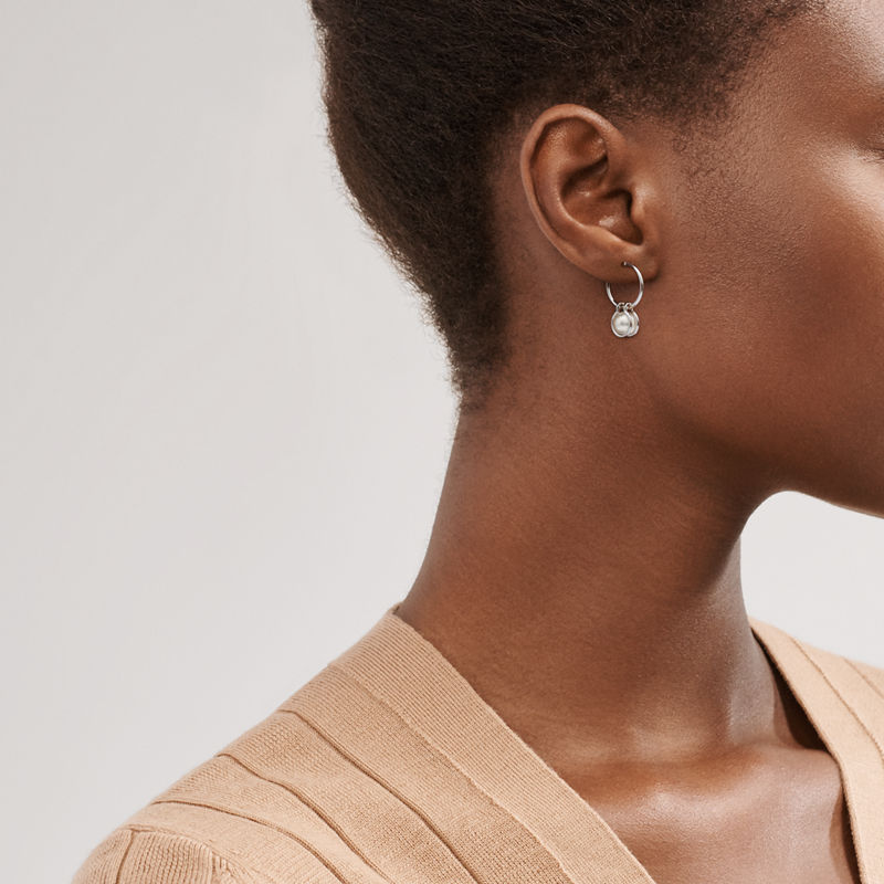 Tiffany & Co. Tiffany HardWear Pendientes de aro con perlas en plata de ley de plata de ley COMPRAR AHORA