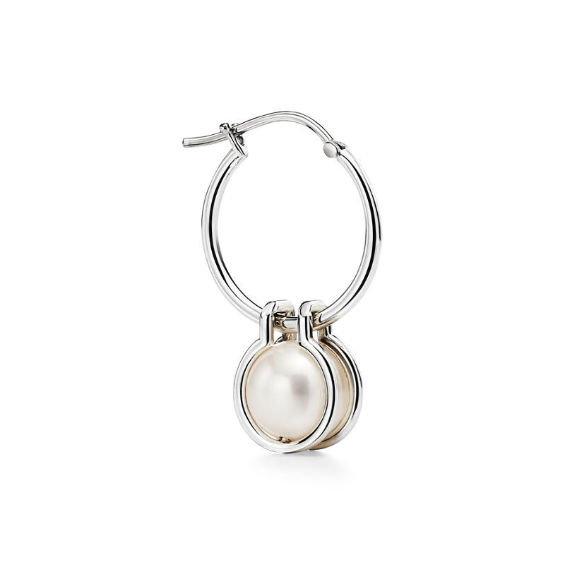 Tiffany & Co. Tiffany HardWear Pendientes de aro con perlas en plata de ley de plata de ley COMPRAR AHORA
