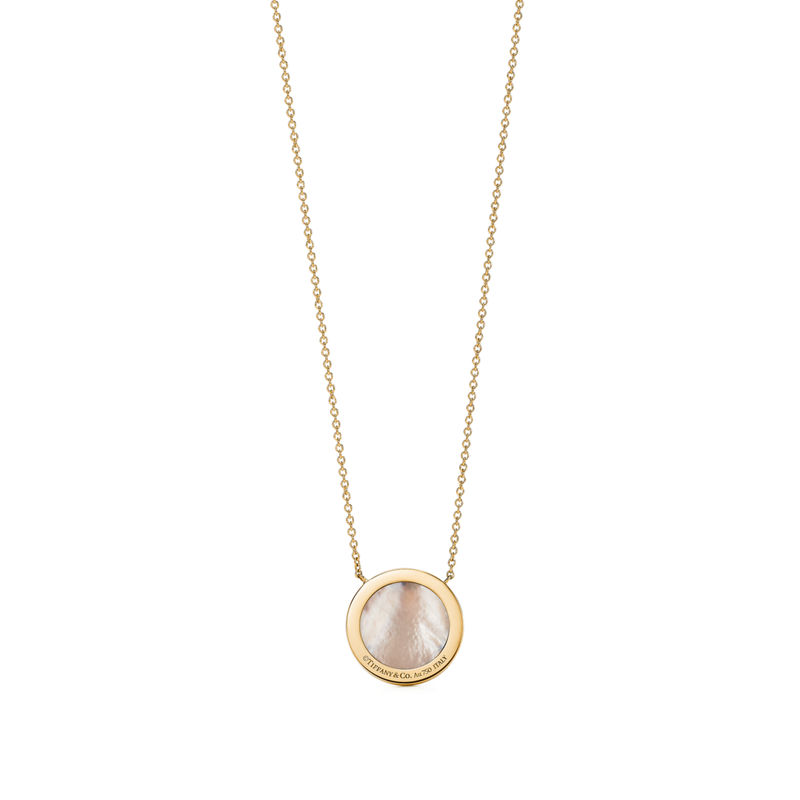 Tiffany & Co. Tiffany T Colgante circular de diamantes y nácar de oro amarillo Superdescuento