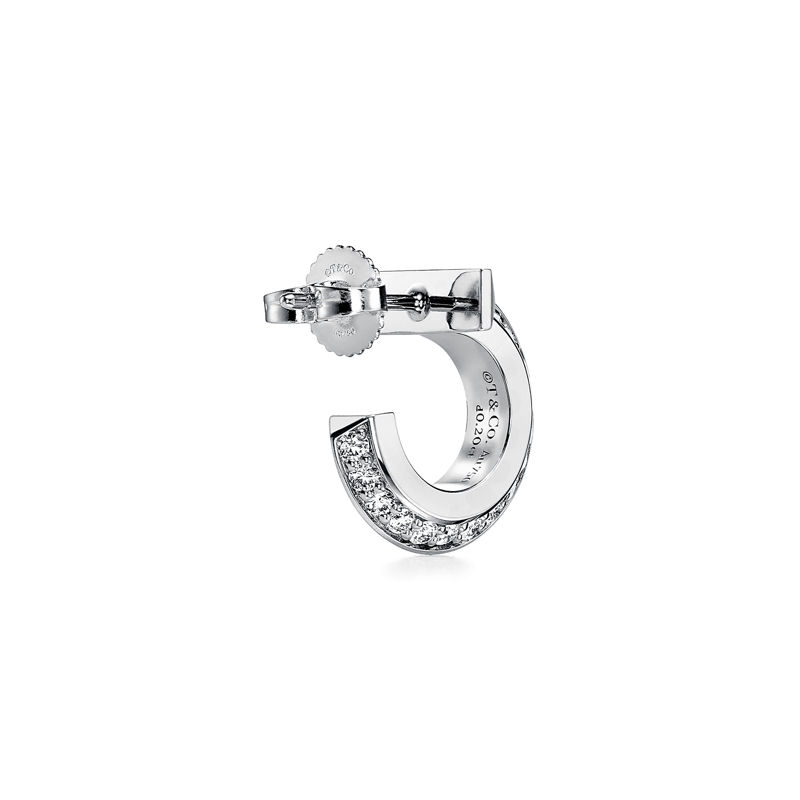 Tiffany & Co. Tiffany T Pendientes de aro T1 de oro blanco con diamantes En oferta