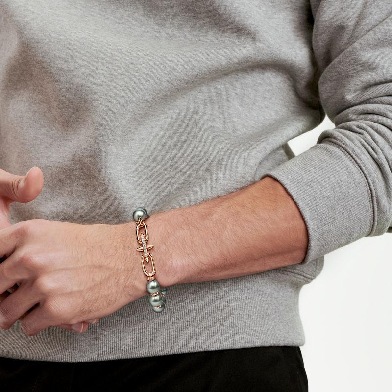 Tiffany & Co. Tiffany Titan by Pharrell Williams Pulsera de perlas de Tahití y oro con diamantes Tienda