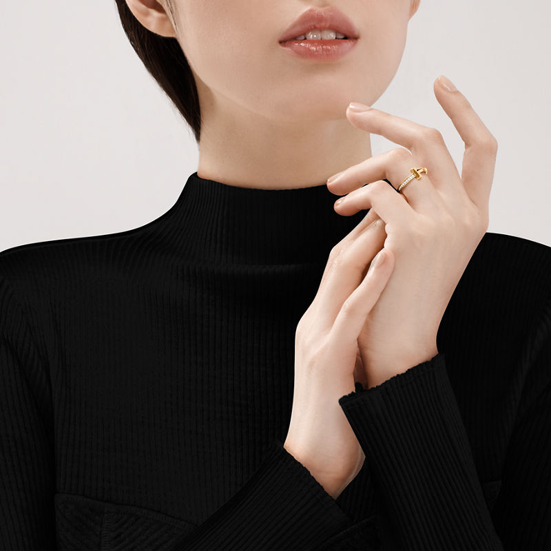 Tiffany & Co. Tiffany T T1 Anillo de oro amarillo con diamantes COMPRAR AHORA