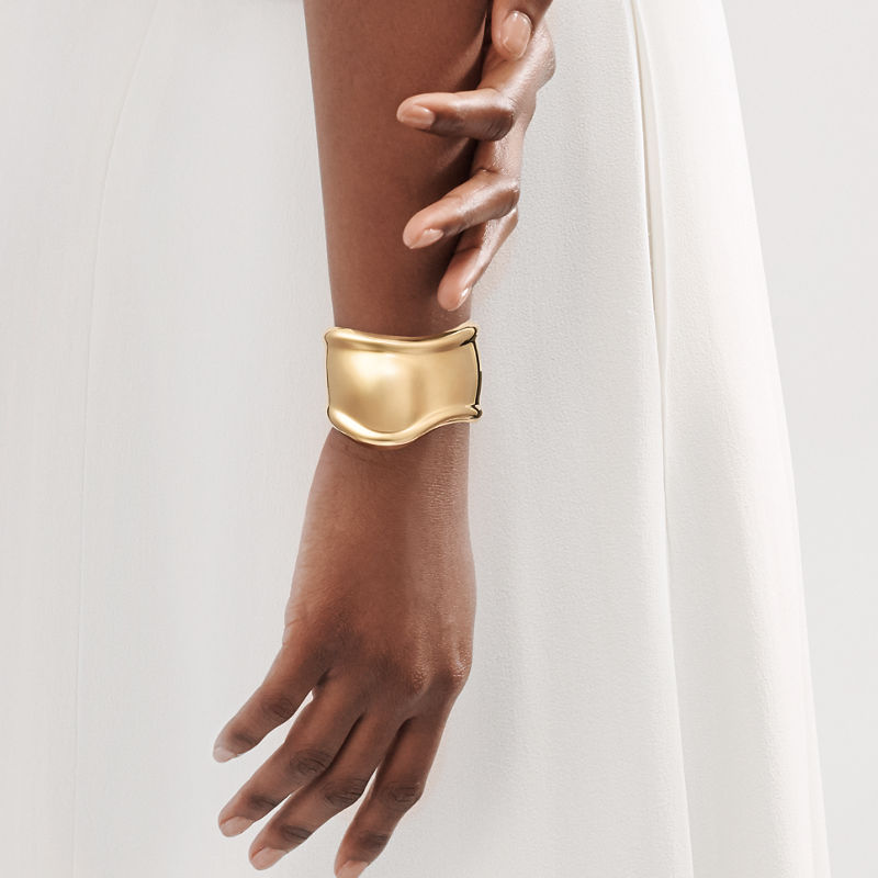 Tiffany & Co. Elsa Peretti® Brazalete Bone pequeño en oro de 18 quilates Outlet