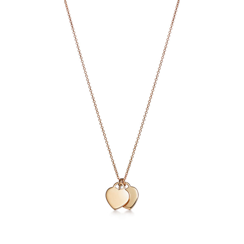 Tiffany & Co. Return to Tiffany™ Colgante con dos insignias de corazón en oro amarillo tamaño mini Venta caliente