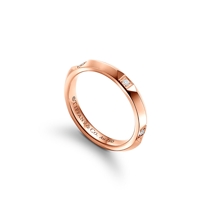Tiffany & Co. Tiffany True™ Alianza en oro rosa de 18 quilates con diamantes 2 5 mm de ancho Tienda