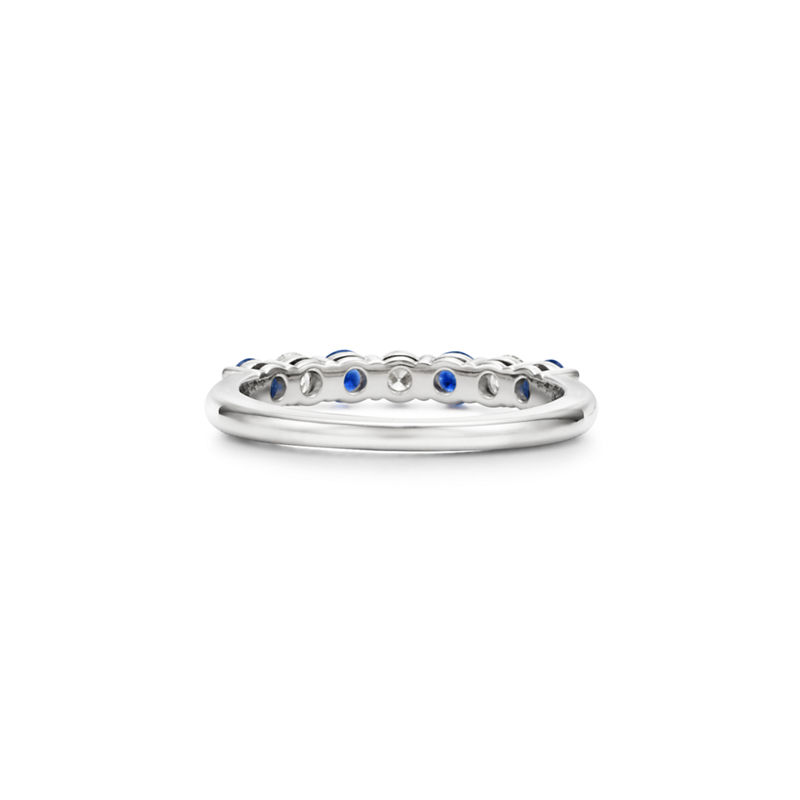 Tiffany & Co. Tiffany Forever Alianza en platino con medio círculo de zafiros y diamantes Últimos 3 días