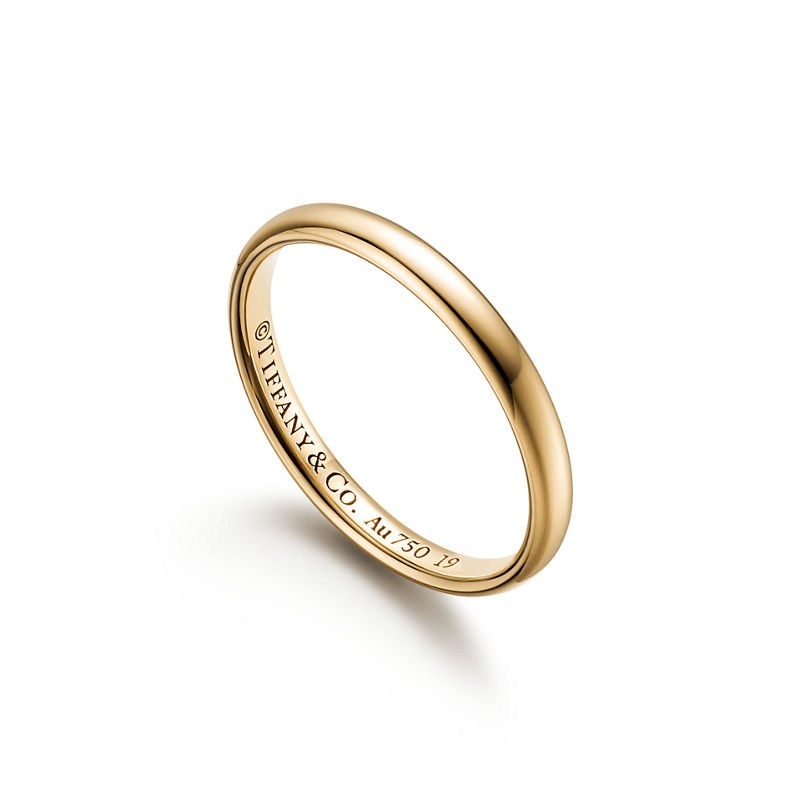 Tiffany & Co. Tiffany Forever Alianza de boda en oro amarillo 2 5 mm de ancho Solo hoy