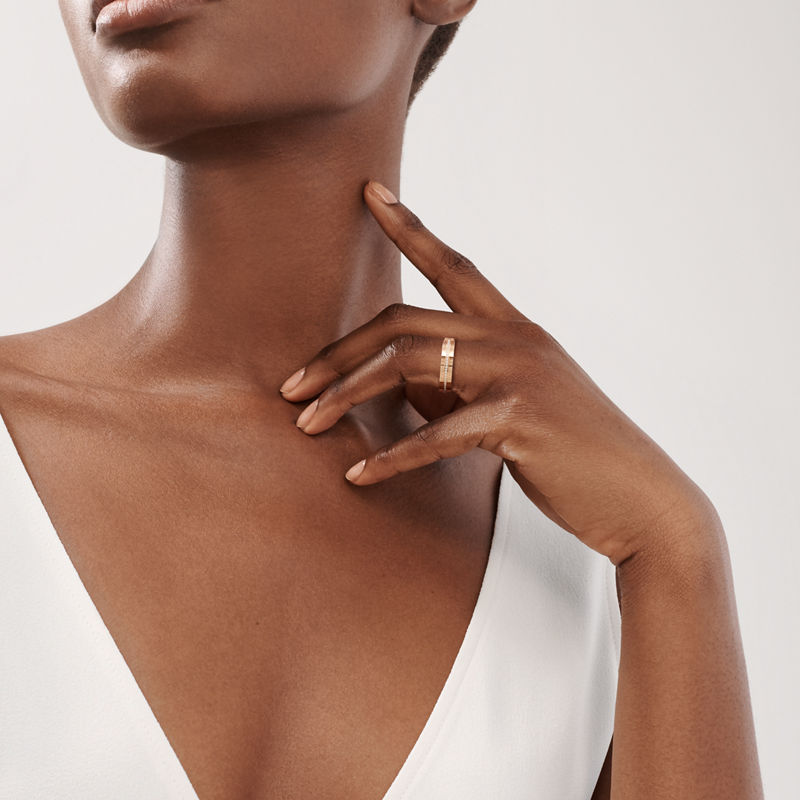 Tiffany & Co. Tiffany T Anillo de diamantes estrecho de oro rosa Precios de Black Friday