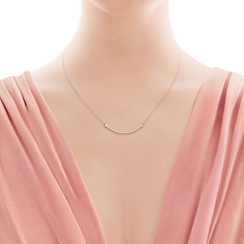Tiffany & Co. Tiffany T Colgante Smile de oro blanco tamaño pequeño Descuentos del mes