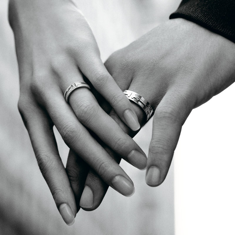 Tiffany & Co. Tiffany T Anillo estrecho de oro blanco 2025