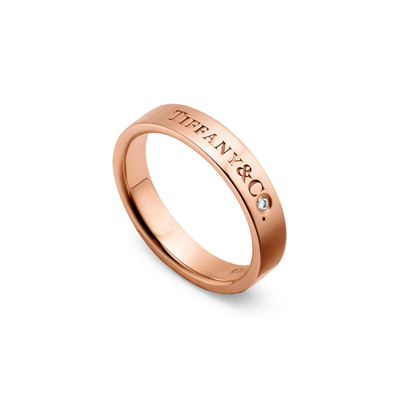 Tiffany & Co. T&CO.® Alianza en oro rosa con un diamante Tienda de fábrica