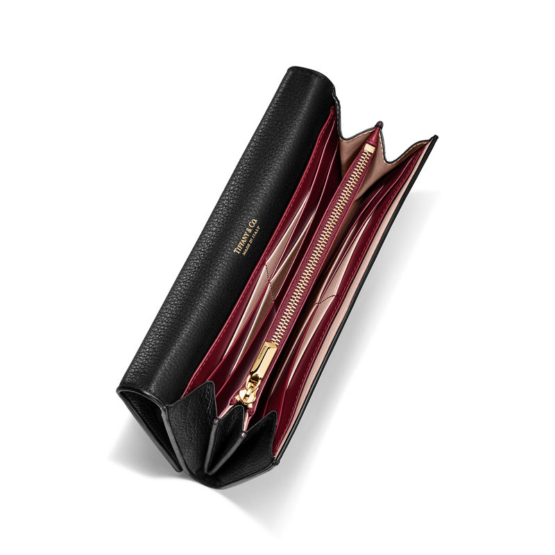 Tiffany & Co. T&CO. Cartera continental de solapa de piel color negro Precios de Black Friday