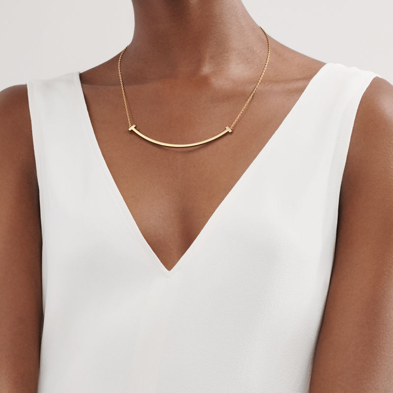 Tiffany & Co. Tiffany T Colgante Smile extragrande de oro de 18 quilates de oro amarillo Oferta exclusiva