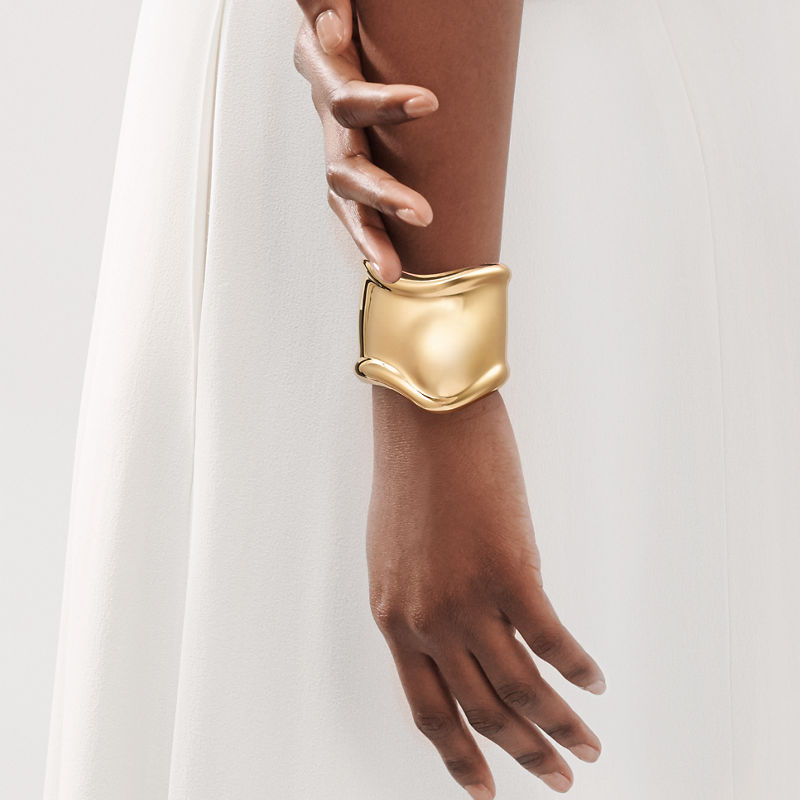 Tiffany & Co. Elsa Peretti® Brazalete Bone mediano en oro de 18 quilates Último día