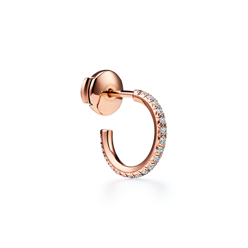 Tiffany & Co. Tiffany Metro Pendientes de aro en oro rosa con diamantes tamaño pequeño Descuento