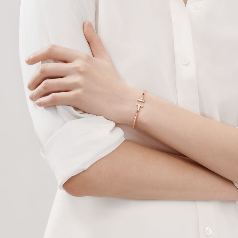 Tiffany & Co. Tiffany T Pulsera Wire de oro rosa con nácar Venta caliente