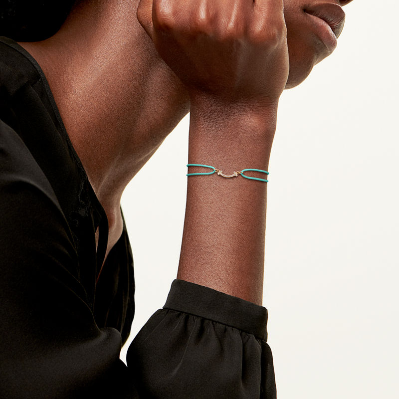 Tiffany & Co. Tiffany T Pulsera Smile de oro amarillo en un cordón de color azul con diamantes Gran oferta