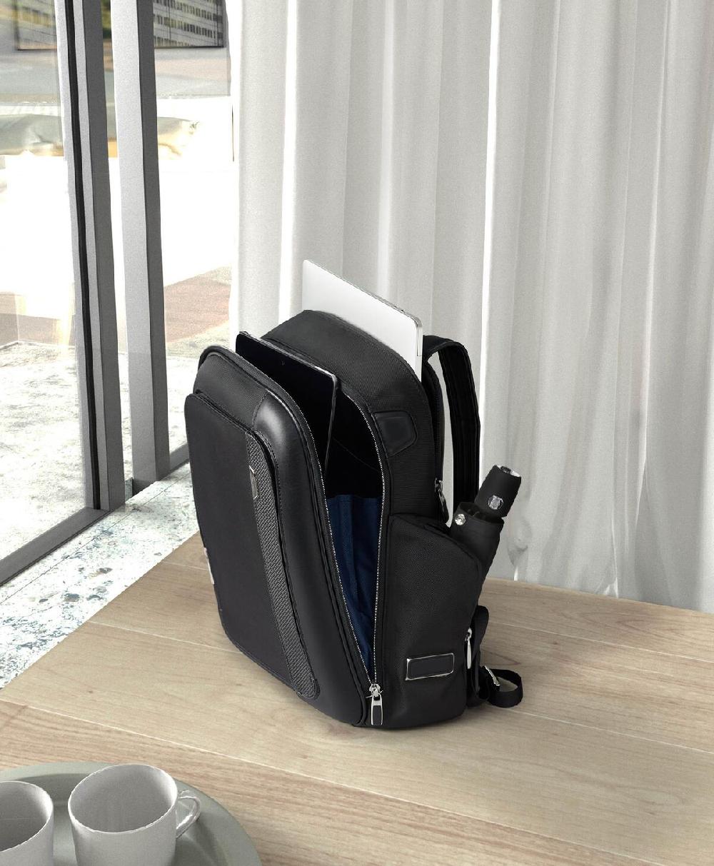 Tumi Arrivé Mochila Larson Solo hoy