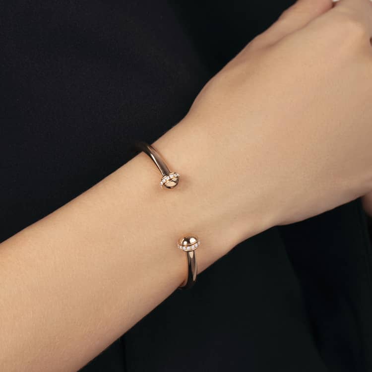 Piaget Possession open bangle bracelet Últimos 3 días