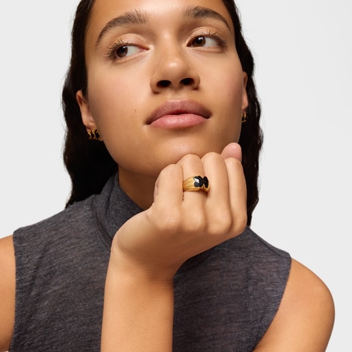 Tous Anillo mediano con baño de oro 18 kt sobre plata y motivo oso en ónix Icon Color Envío internacional gratuito